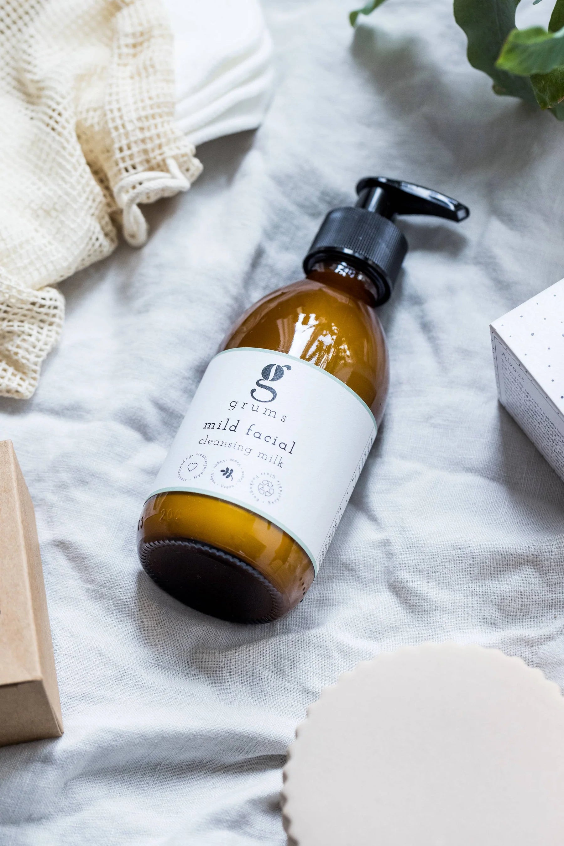 GRUMS Gentle Facial Cleansing Milk (200 ml) - Gentle and pH neutral