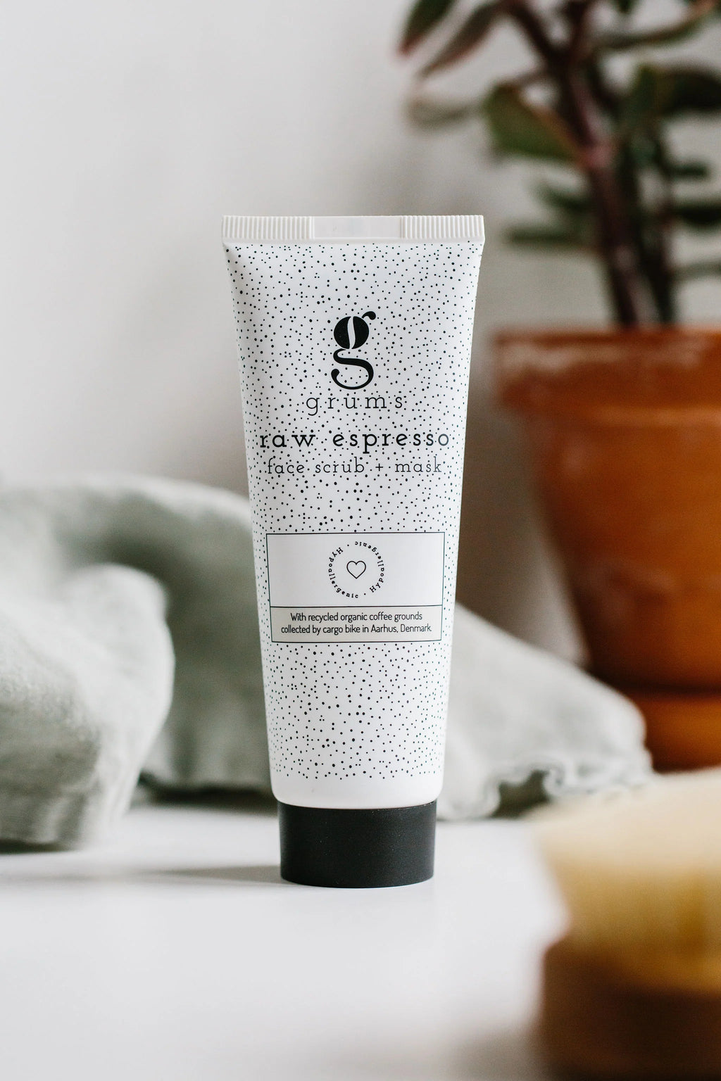GRUMS 2-in-1 Coffee Face Scrub + Mask - Coffee Exfoliator