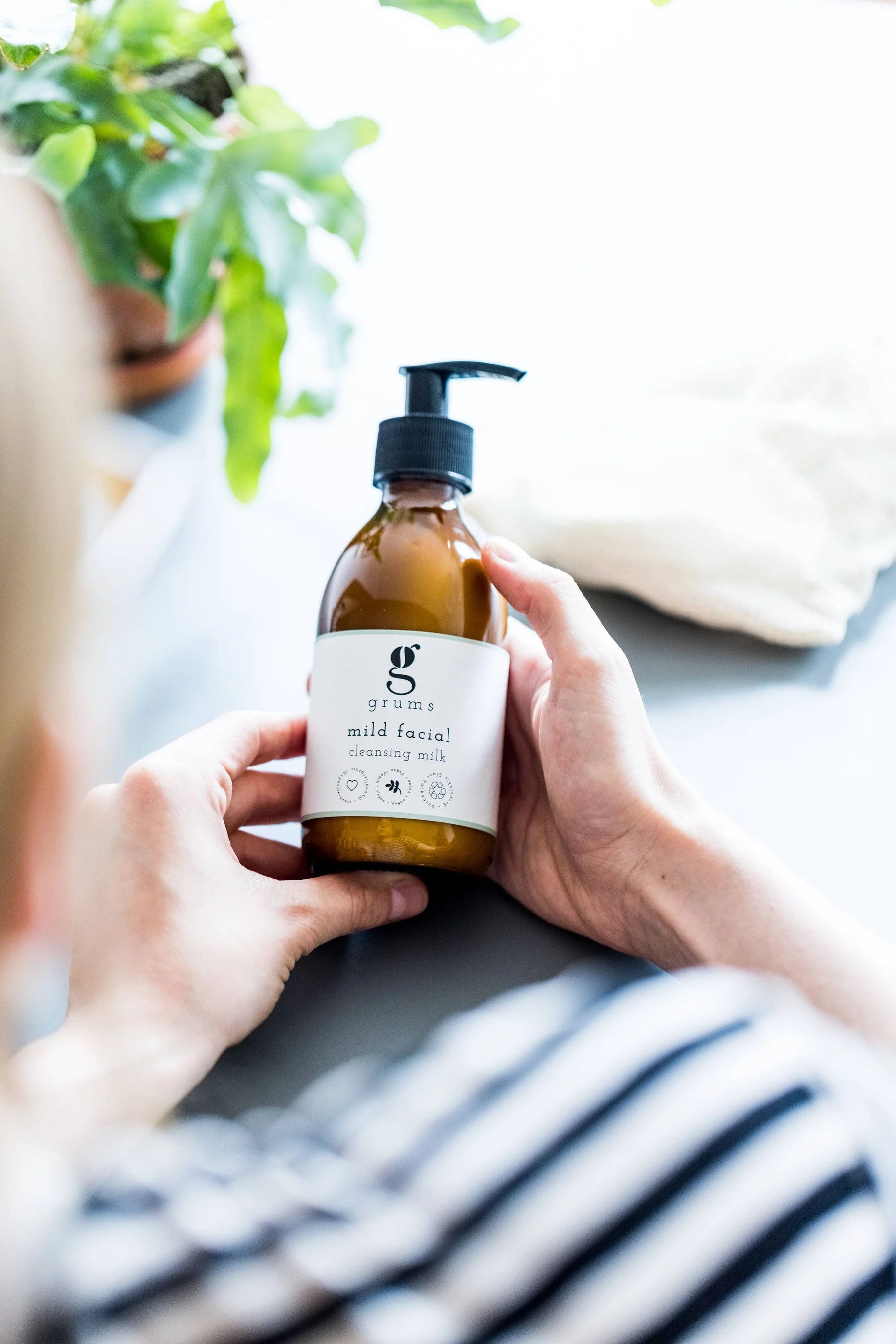 GRUMS Gentle Facial Cleansing Milk (200 ml) - Gentle and pH neutral